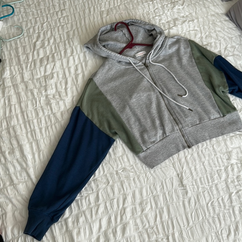 Gray, blue, green cropped hoodie with front draw strings